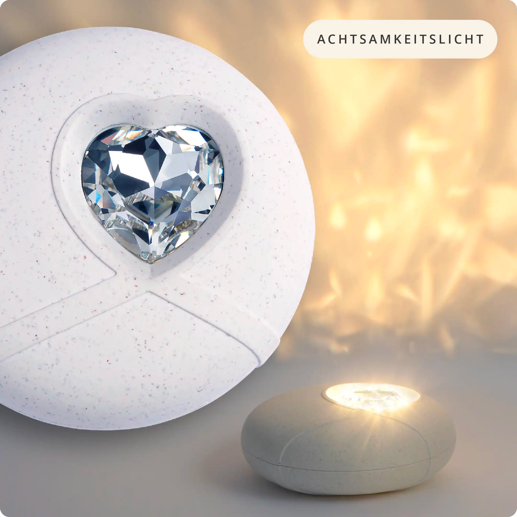 Das HerzLicht ist der neue Hometrainer für deinen Geist. Es hilft dir, in nur 10 Minuten täglich zu mehr Ruhe, Fokus und innerer Balance zu gelangen.
